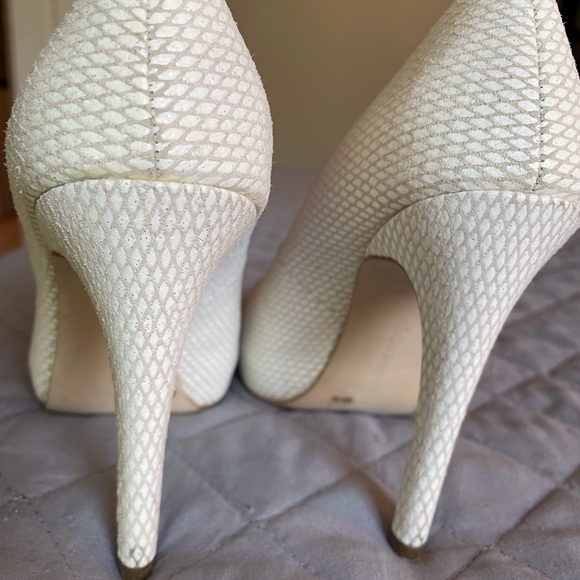 BCBG Creamy White and Gold Parade Platform Pumps!! 👠 - Picture 8 of 15